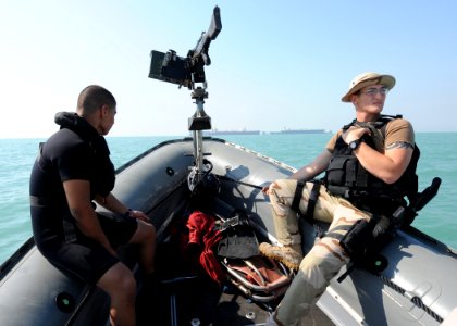US Navy 101110-N-5016P-024 Sailors assigned to the guided-missile destroyer USS Decatur (DDG 73) transport passengers to the Al Basra Oil Terminal
