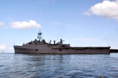 US Navy 101111-N-7293M-470 The amphibious transport dock ship USS Ponce (LPD 15) heads to sea after a port visit to the Seychelles