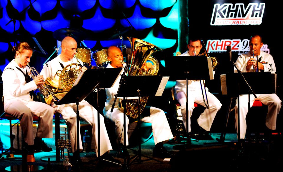 US Navy 101111-N-7498L-098 Sailors assigned to the U.S Pacific Fleet Band perform at the Road Runner Music Hall for broadcast on KHVH News Radio 83