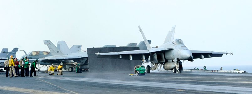 US Navy 101109-N-6427M-039 An F-A-18E Super Hornet assigned to the Gunslingers of Strike Fighter Squadron (VFA) 105 launches from the aircraft carr