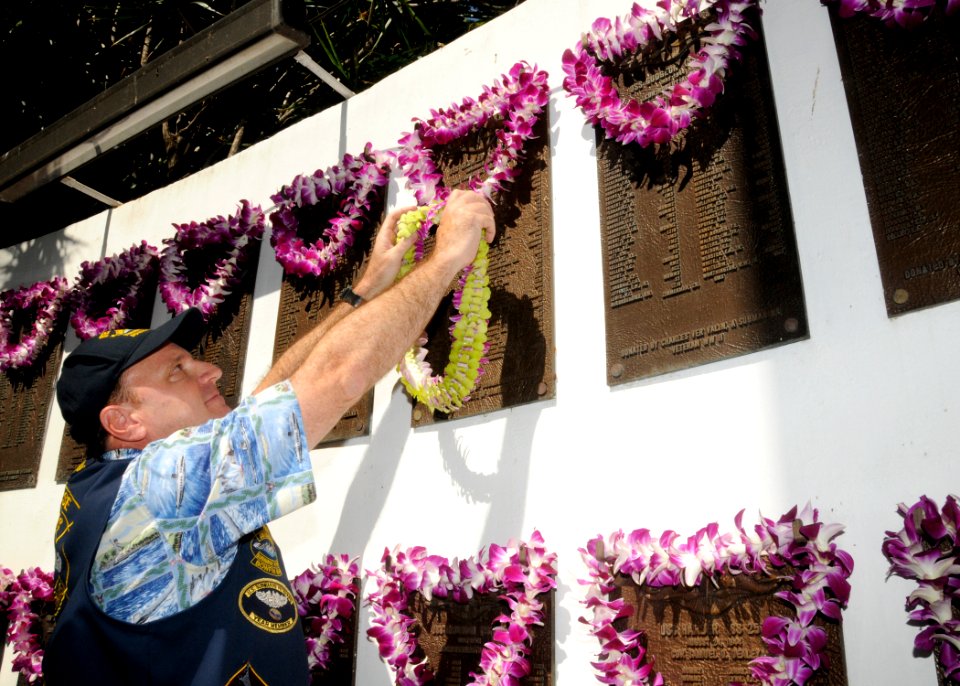 US Navy 101111-N-3560G-003 Retired Lt. Cmdr. Paul Jurcsak from the Bowfin Base, Honolulu, U.S. Submarine Veterans organization, presents a lei in