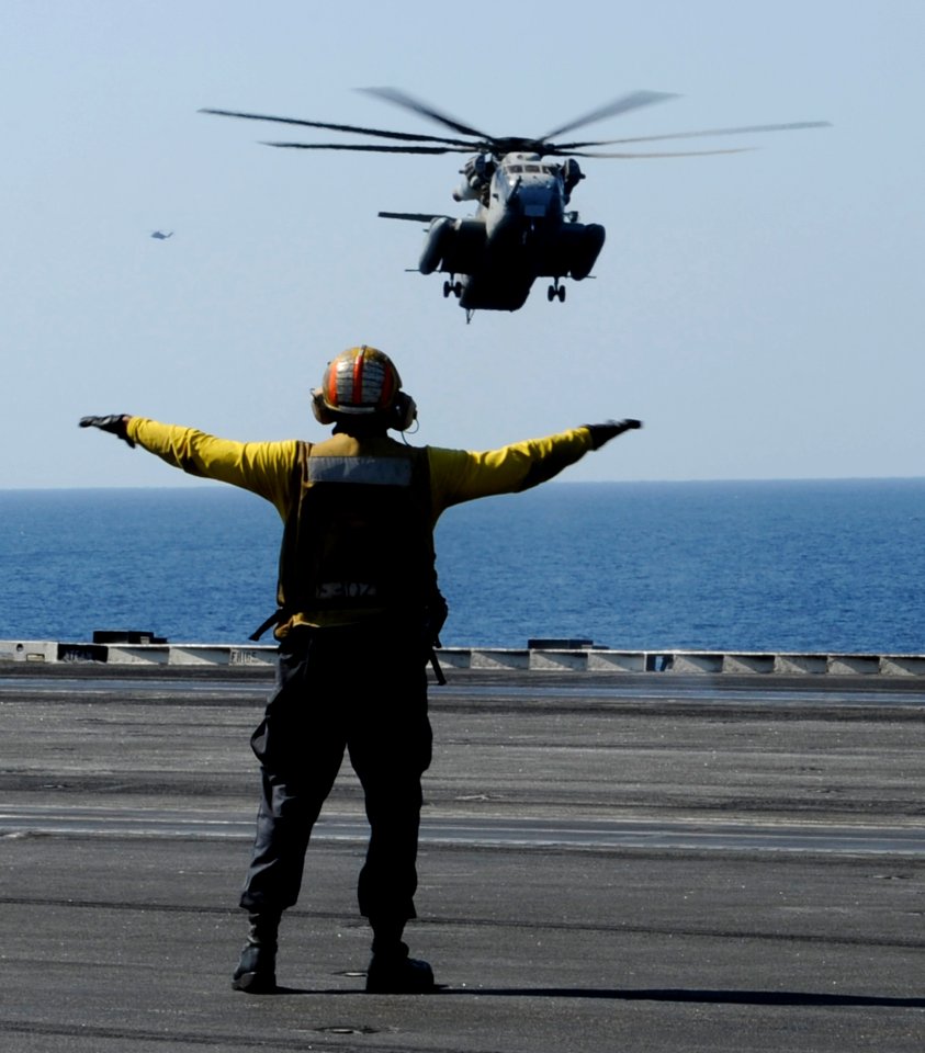 US Navy 101115-N-6427M-055 A CH-53E Super Stallion helicopter assigned to the Fighting Griffins of Marine Medium Tiltrotor Squadron (VMM) 266 lands