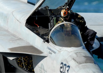 US Navy 101110-N-1004S-019 Aviation Machinist's Mate 3rd Class Keith Carlsgard, from San Diego, assigned to the Black Knights of Strike Fighter Squ