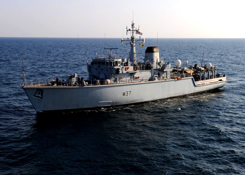 US Navy 101113-N-6266K-008 The British Royal Navy mine countermeasure ship HMS Chiddenfold (M 37) prepares to pull alongside the Royal Fleet Auxili