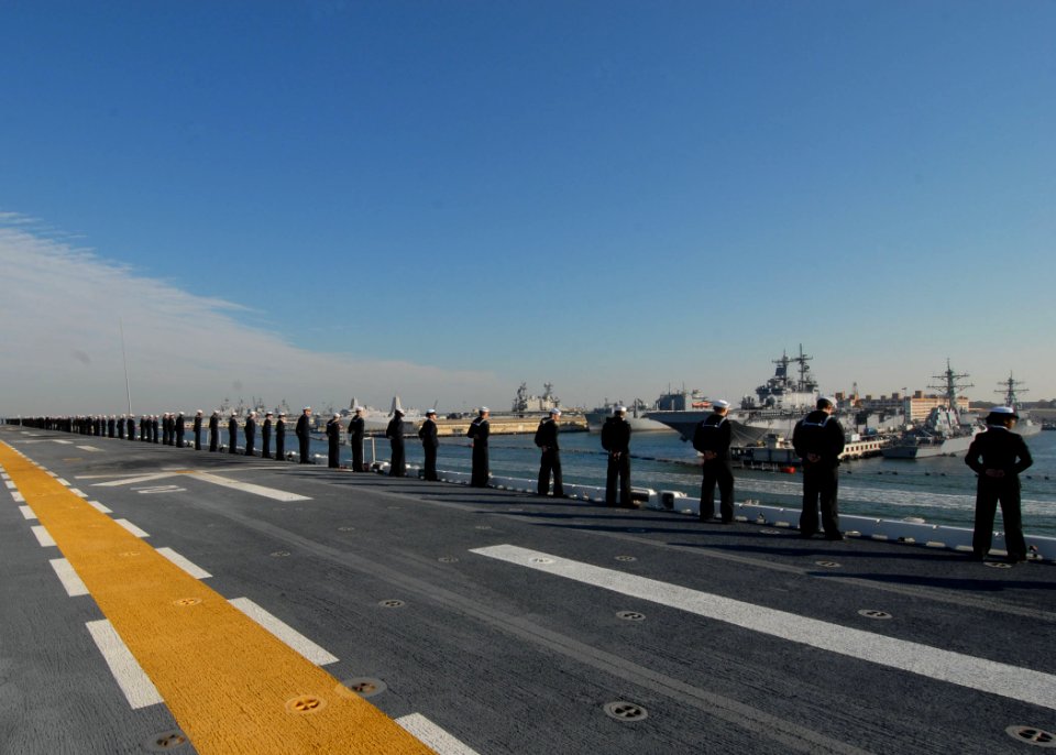US Navy 101118-N-3265K-042 Sailors man the rails as the multi-purpose amphibious assault ship USS Iwo Jima (LHD 7) returns to Naval Station Norfolk