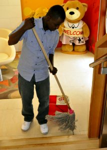 US Navy 101118-N-3620B-019 Machinist's Mate Nuur Mohamud, assigned to the amphibious transport dock ship USS Denver (LPD 9),