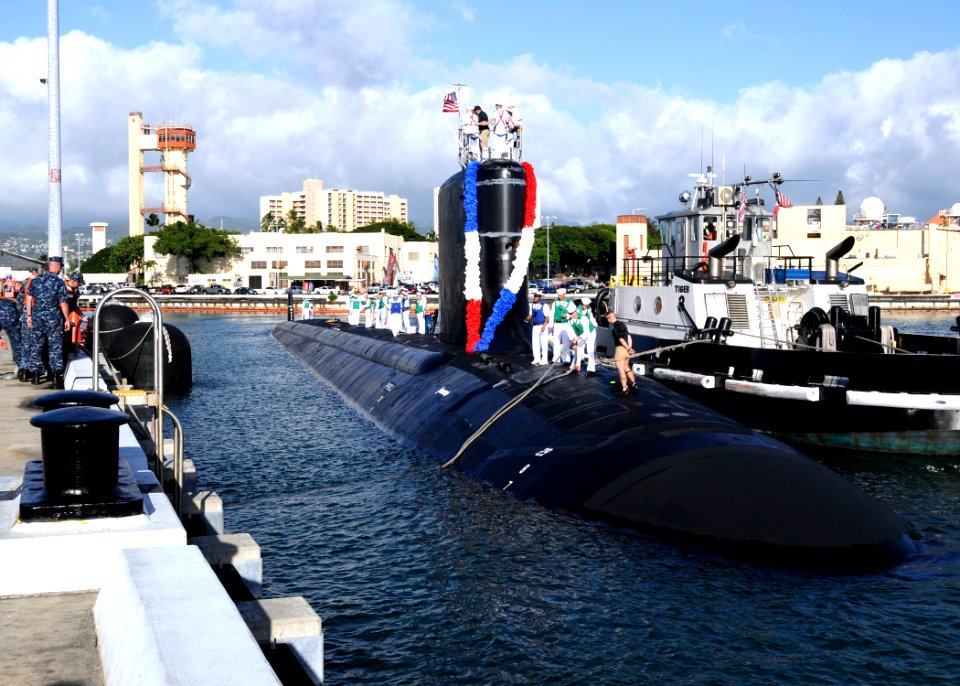 US Navy 101115-N-3560G-001 The Virginia-class attack submarine USS North Carolina (SSN 777) arrives at Joint Base Pearl Harbor-Hickam after complet