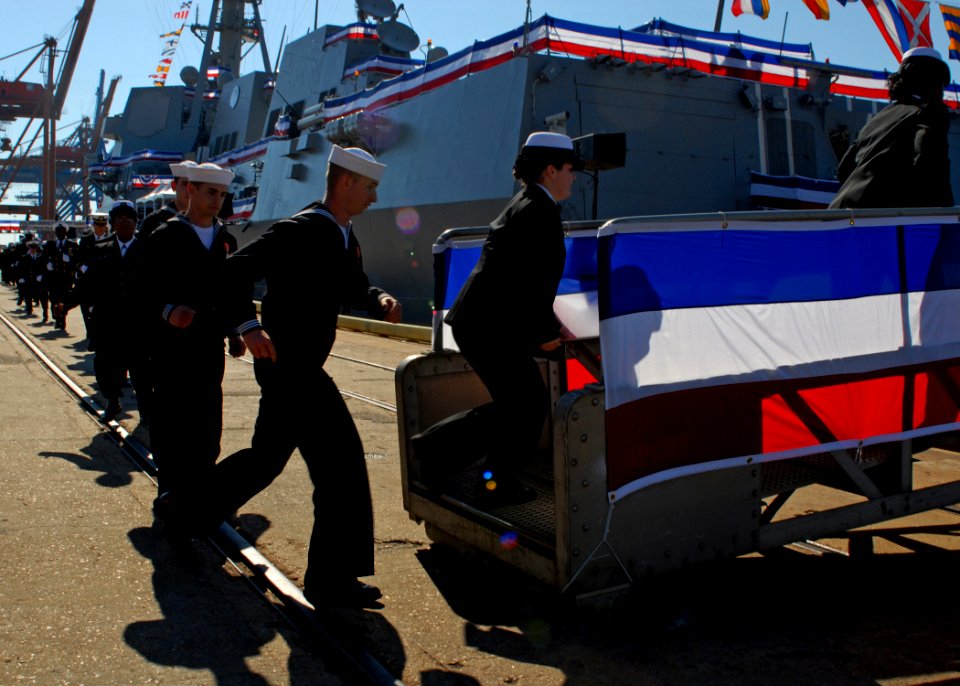 US Navy 101120-N-3737T-165 Commissioning of USS Gravely (DDG 107)