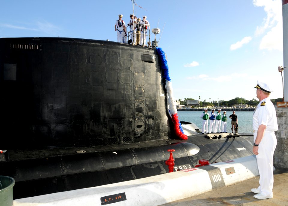 US Navy 101115-N-3560G-004 Capt. Daryl Caudle, commander of Submarine Squadron 3, welcomes the Virginia-class attack submarine USS North Carolina (