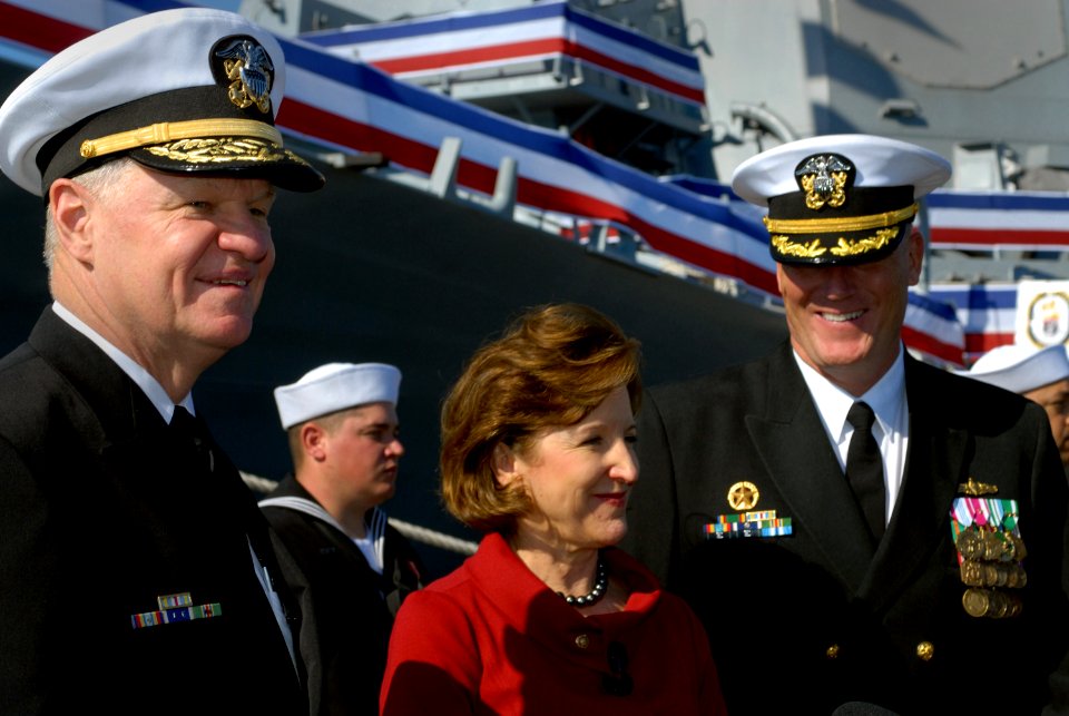 US Navy 101120-N-3737T-230 Commissioning of USS Gravely (DDG 107)