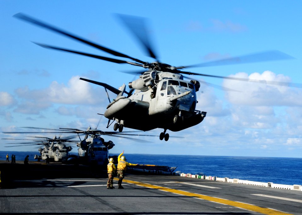US Navy 101122-N-5538K-091 A CH-53E Sea Stallion helicopter assigned to Marine Medium Helicopter Squadron (HMM) 262 t