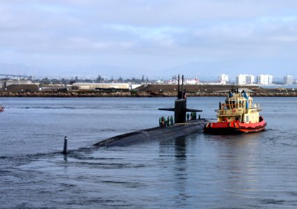 US Navy 101116-N-4047W-005 The Los Angeles-class attack submarine USS San Francisco (SSN 711) departs for its six-month western Pacific Ocean