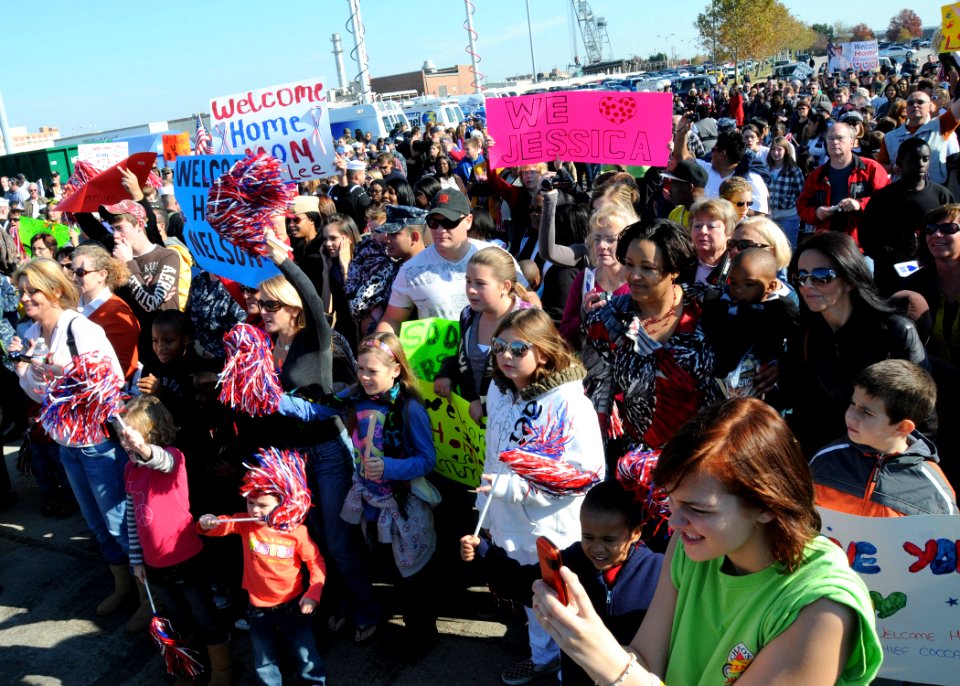 US Navy 101118-N-6125G-118 Family members celebrate the return of the amphibious assault ship USS Iwo Jima (LHD 7) at Naval Station Norfolk. Iwo J