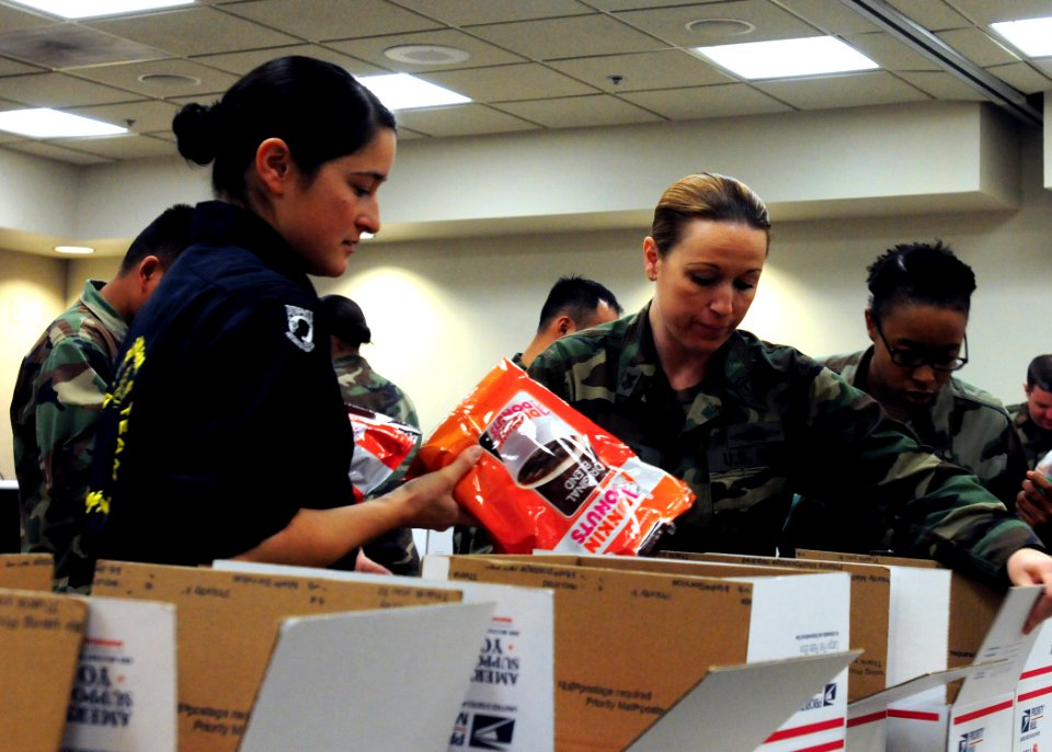 US Navy 101119-N-5148B-001 Members of the Naval Special Warfare Junior Enlisted Association and other volunteers from the command prepare holiday c