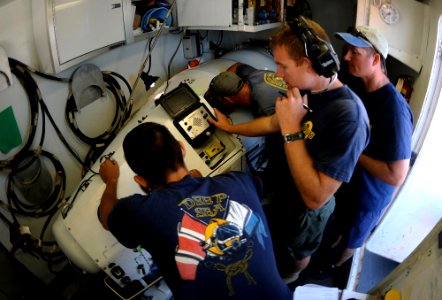 US Navy 101202-N-0413B-159 Navy divers assigned to Mobile Diving and Salvage Unit (MDSU) 2, operate a recompression chamber aboard the Military Sea