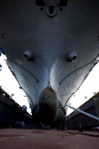 US Navy 101202-N-9643K-973 NASSCO shipyard workers prepare to clean the hull of the amphibious assault ship USS Bonhomme Richard (LHD 6)
