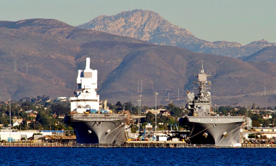 US Navy 101126-N-9643K-265 The amphibious assault ships USS Bonhomme Richard (LHD 6), left, and USS Makin Island (LHD 8) are moored at Pier 13 at N