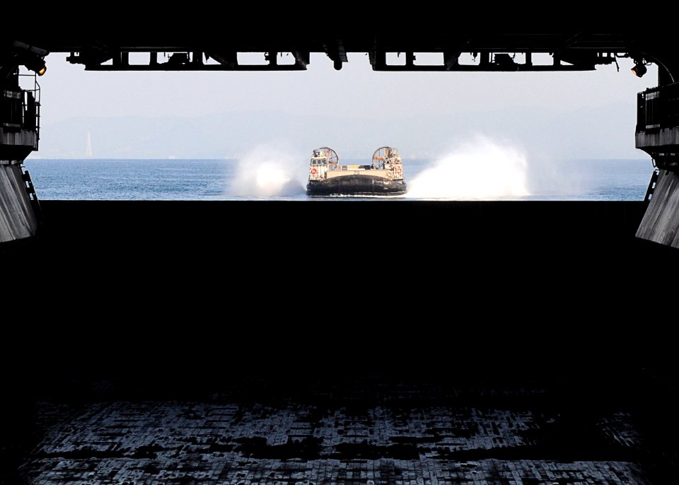 US Navy 101201-N-4743B-025 A landing craft air cushion approaches the well deck of the forward-deployed amphibious assault ship USS Essex (LHD 2)