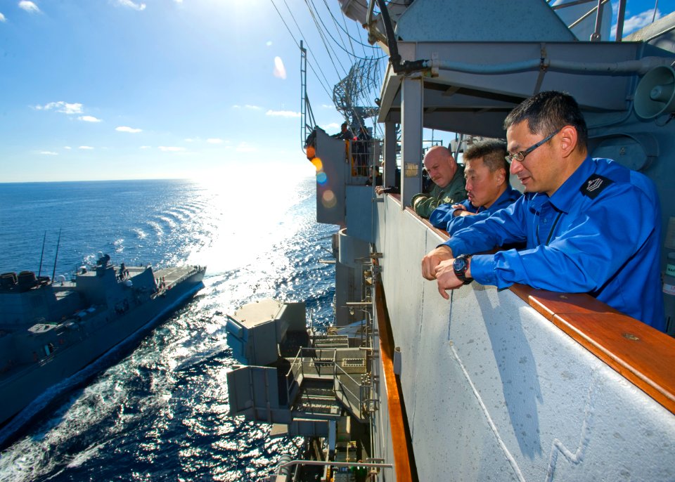 US Navy 101205-N-6720T-051 Command master chiefs observe operations as the Japan Maritime Self-Defense Force destroyer Ikazuchi (DD-107) maneuvers