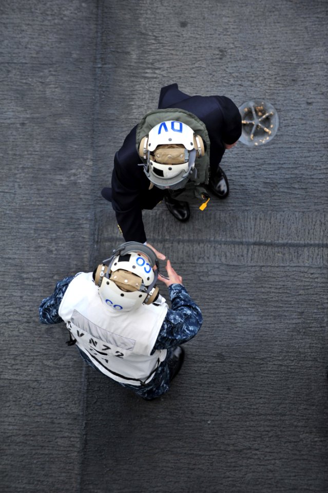 US Navy 101206-N-5016P-002 Capt. John D. Alexander, commanding officer of the aircraft carrier USS Abraham Lincoln (CVN 72), greets Secretary of De