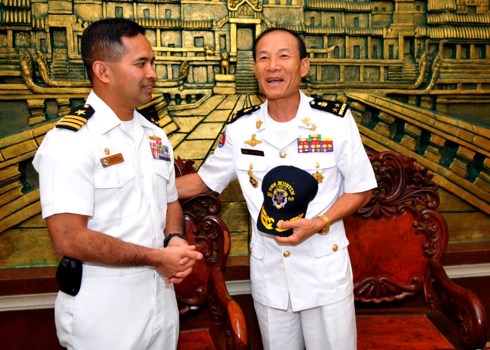 US Navy 101203-N-8721D-091 Cmdr. Michael V. Misiewicz, commanding officer of the guided-missile destroyer USS Mustin (DDG 89), presents a Mustin c