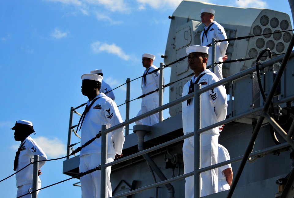 US Navy 101206-N-7948R-145 Sailors man the rails as the amphibious dock landing ship USS Pearl Harbor (LSD 52) pulls into Pearl Harbor for a schedu