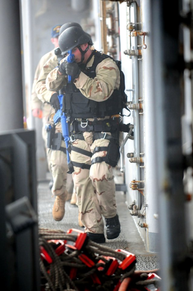 US Navy 101207-N-3659B-070 Sailors assigned to the visit, board, search and seizure team aboard USS Comstock (LSD 45) train on security practices