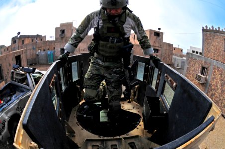 US Navy 101210-N-4044H-095 A Navy special warfare specialist (SEAL) assigned to Seal Team 17, a unit comprised of both active and reserve component