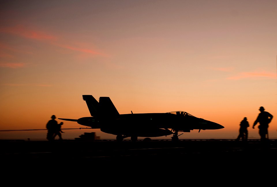 US Navy 101211-N-7981E-459 An F-A-18E Super Hornet makes an arrested landing on the flight deck of USS Carl Vinson (CVN 70)