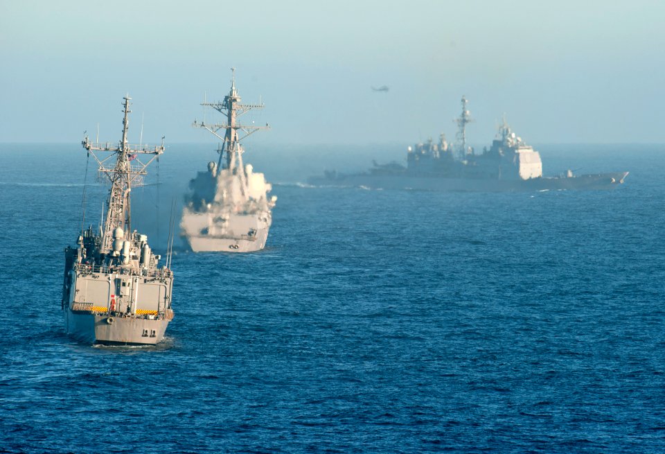 US Navy 101209-N-7981E-179 The Ticonderoga-class guided-missile cruiser USS Bunker Hill (CG 51) turns to join the Oliver Hazard Perry-class guided