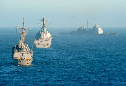 US Navy 101209-N-7981E-179 The Ticonderoga-class guided-missile cruiser USS Bunker Hill (CG 51) turns to join the Oliver Hazard Perry-class guided