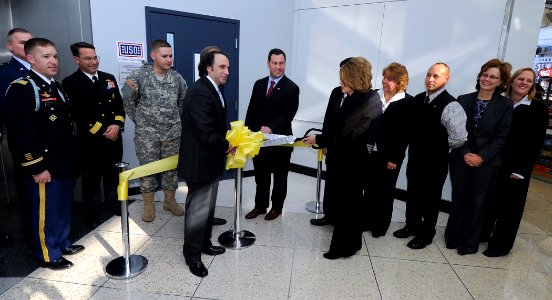US Navy 101210-N-8848T-117 Linda Kozma, center, Chicago Chapter Chairwoman of the American Airline's Veteran Military Employee Resource Group