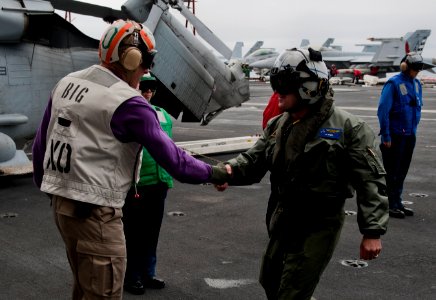 US Navy 101214-N-7981E-055 Vice Adm. Allen G. Myers meets Cmdr. Putnam H. Browne uring a visit to USS Carl Vinson (CVN 70)