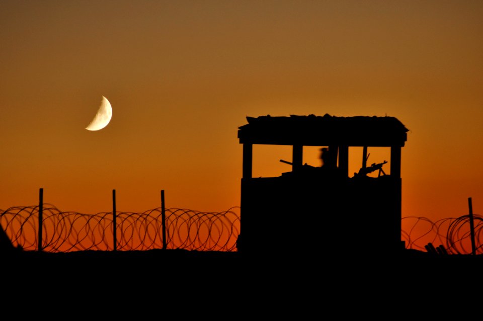 US Navy 101212-N-6436W-151 A Soldier mans a security outpost at a construction site