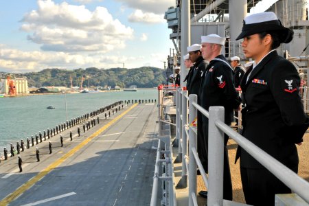 US Navy 101214-N-9950J-085 Sailors man the rails aboard the forward-deployed amphibious assault ship USS Essex (LHD 2)