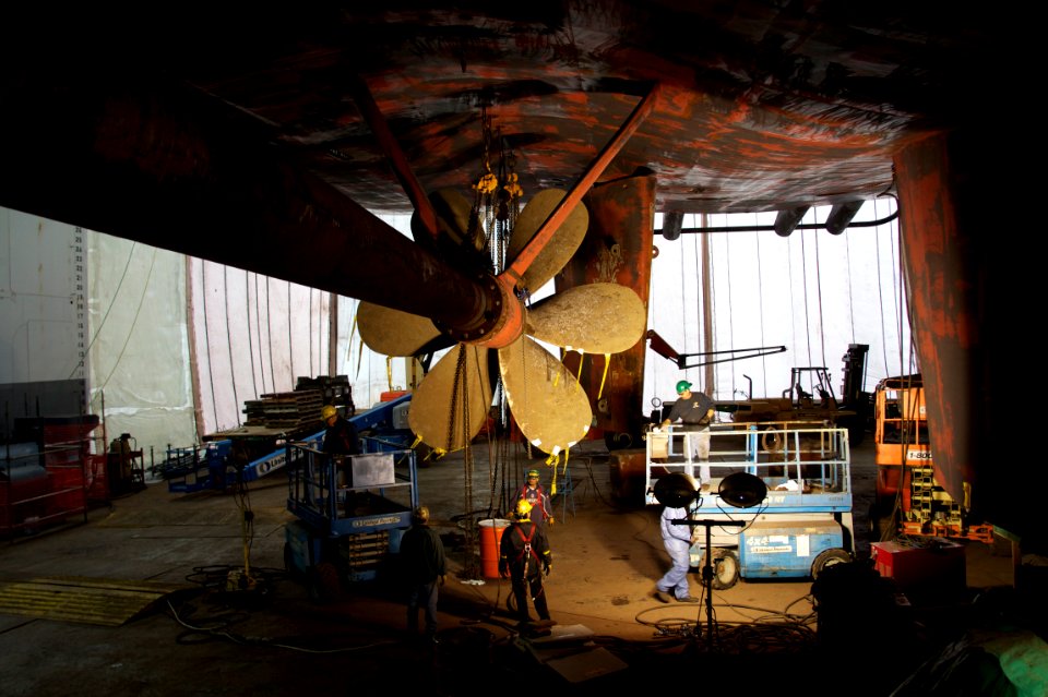 US Navy 101216-N-9643K-053 General Dynamics shipyard workers prepare to remove the starboard propeller on the amphibious assault ship USS Bonhomme