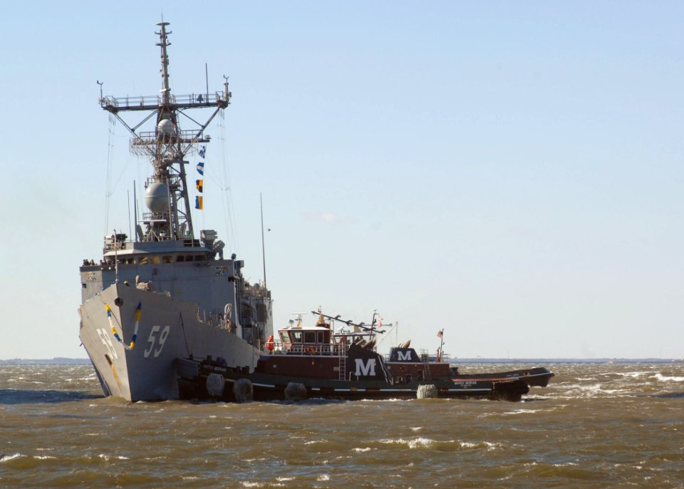 US Navy 101223-N-5292M-037 The guided-missile frigate USS Kauffman (FFG 59) returns to Naval Station Norfolk after a six-month deployment to the U
