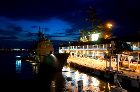 US Navy 110124-N-7488A-240 USS Carl Vinson (CVN 70) is moored alongside USS Bunker Hill (CG 52) in Port Klang Malaysia