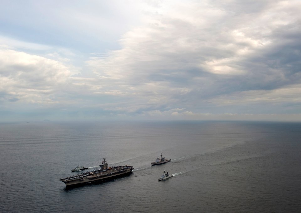 US Navy 110126-N-7981E-009 The Nimitz-class aircraft carrier USS Carl Vinson (CVN 70) leads the Royal Malaysian Navy frigate KD Lekir (FF 26) and c
