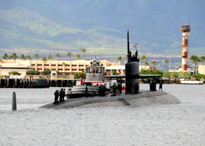 US Navy 110127-N-3560G-002 he Los Angeles-class attack submarine USS La Jolla (SSN 701) departs Joint Base Pearl Harbor-Hickam