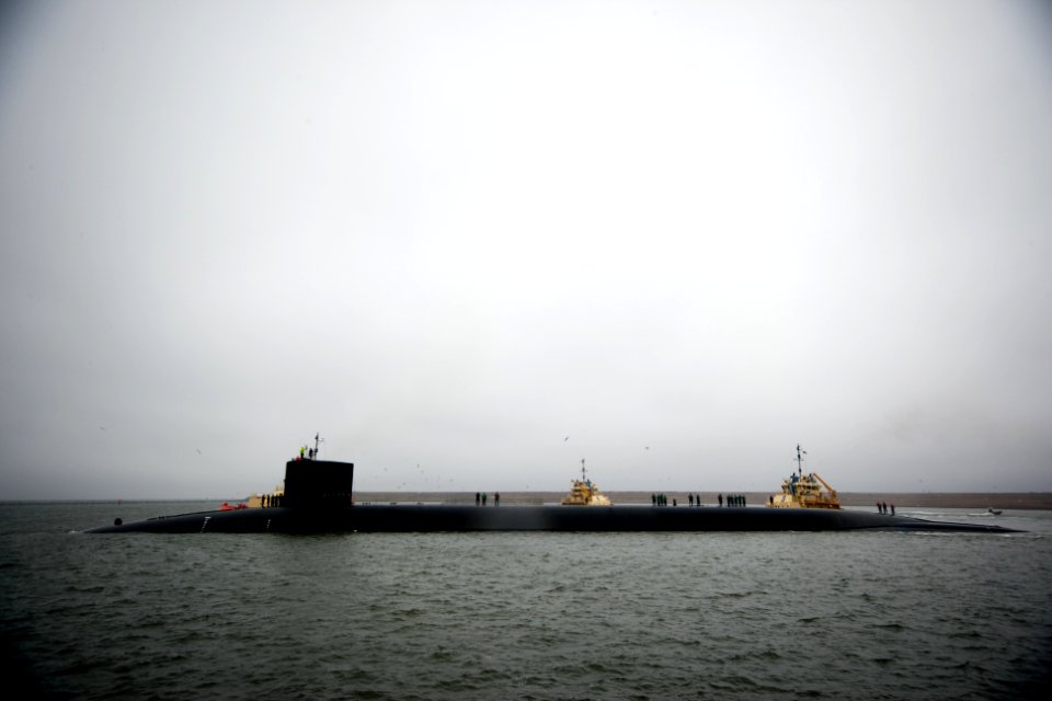 US Navy 110204-N-FG395-007 The ballistic-missile submarine USS Maryland (SSBN 738) pulls into Naval Submarine Base Kings Bay