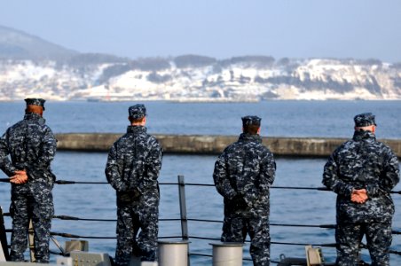 US Navy 110204-N-9818V-042 Sailors man the rails aboard the guided-missile destroyer USS Fitzgerald (DDG 62) as the ships pulls into Otaru, Japan f