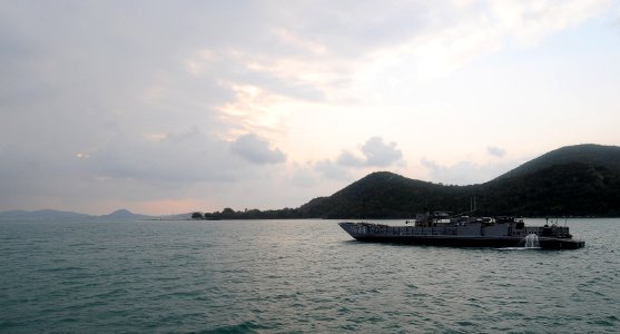 US Navy 110208-N-4743B-128 A landing craft utility anchors in the Gulf of Thailand after transporting Marines to take part in exercise Cobra Gold 2