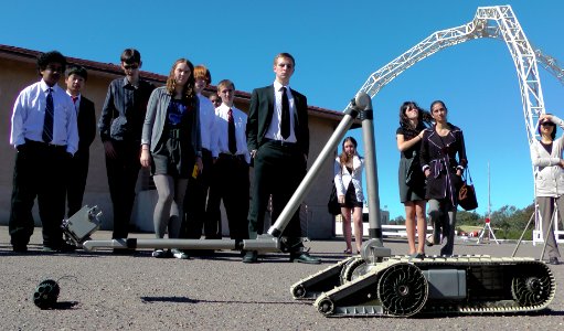 US Navy 110210-N-5972N-017 Students from local San Diego high schools tour the model range at Space and Naval Warfare Systems Center Pacific for In