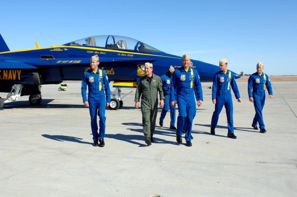 US Navy 110215-N-IR859-069 Vice Adm. Allen G. Myers, commander of U.S. Naval Air Forces, walks with members of the U.S. Navy flight demonstration s