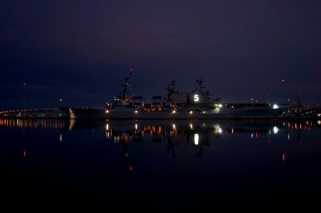 US Navy 110215-N-ZC343-017 USS John Paul Jones (DDG 53), front, and USS Peleliu (LHA 5) are moored at Naval Base San Diego