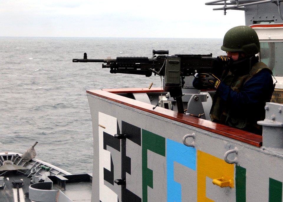 US Navy 110211-N-9793B-187 A Sailor assigned to the guided-missile cruiser USS Anzio (CG 68) fires an M240B machine gun during a live-fire exercise