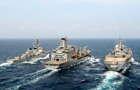 US Navy 110218-N-9094S-427 USS Blue Ridge (LCC-19), USNS Tippecanoe (T-AO-199), and USS Stethem (DDG-63) during underway replenishment