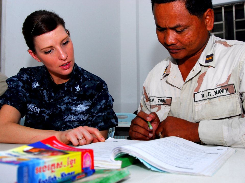 US Navy 110228-N-8607R-040 Hospital Corpsman 2nd Class Annie Dodson, assigned to the forward-deployed amphibious assault ship USS Essex (LHD 2), te