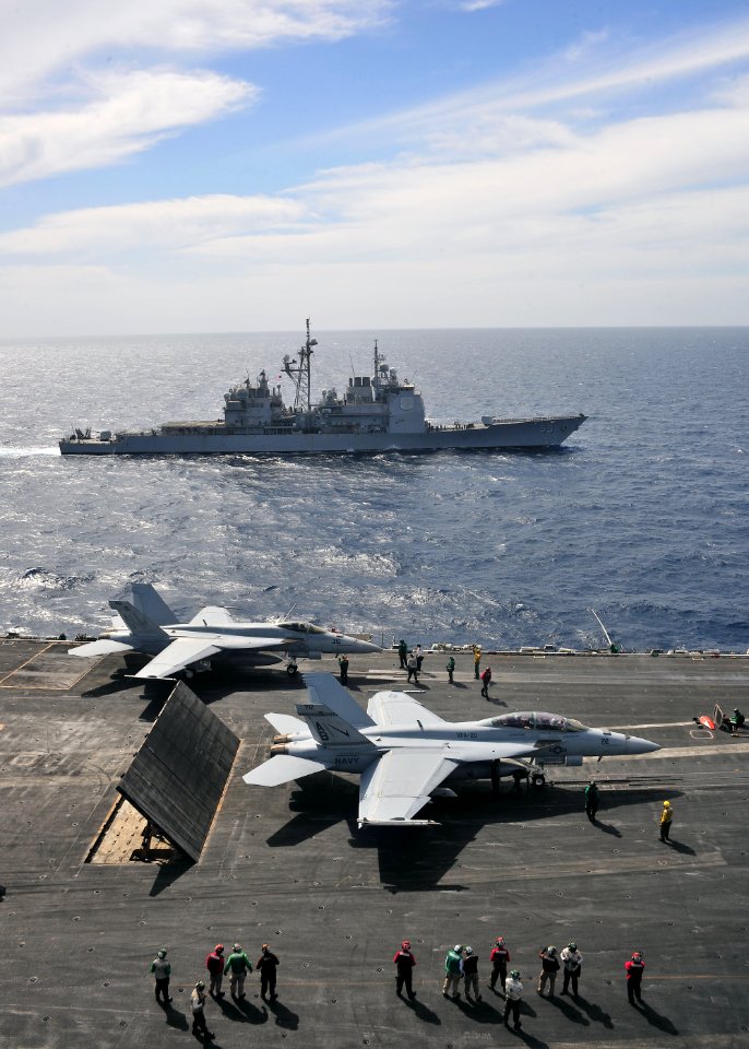 US Navy 110303-N-0074G-020 The Ticonderoga-class guided-missile cruiser USS Leyte Gulf (CG 55) pulls alongside the aircraft carrier USS Enterprise